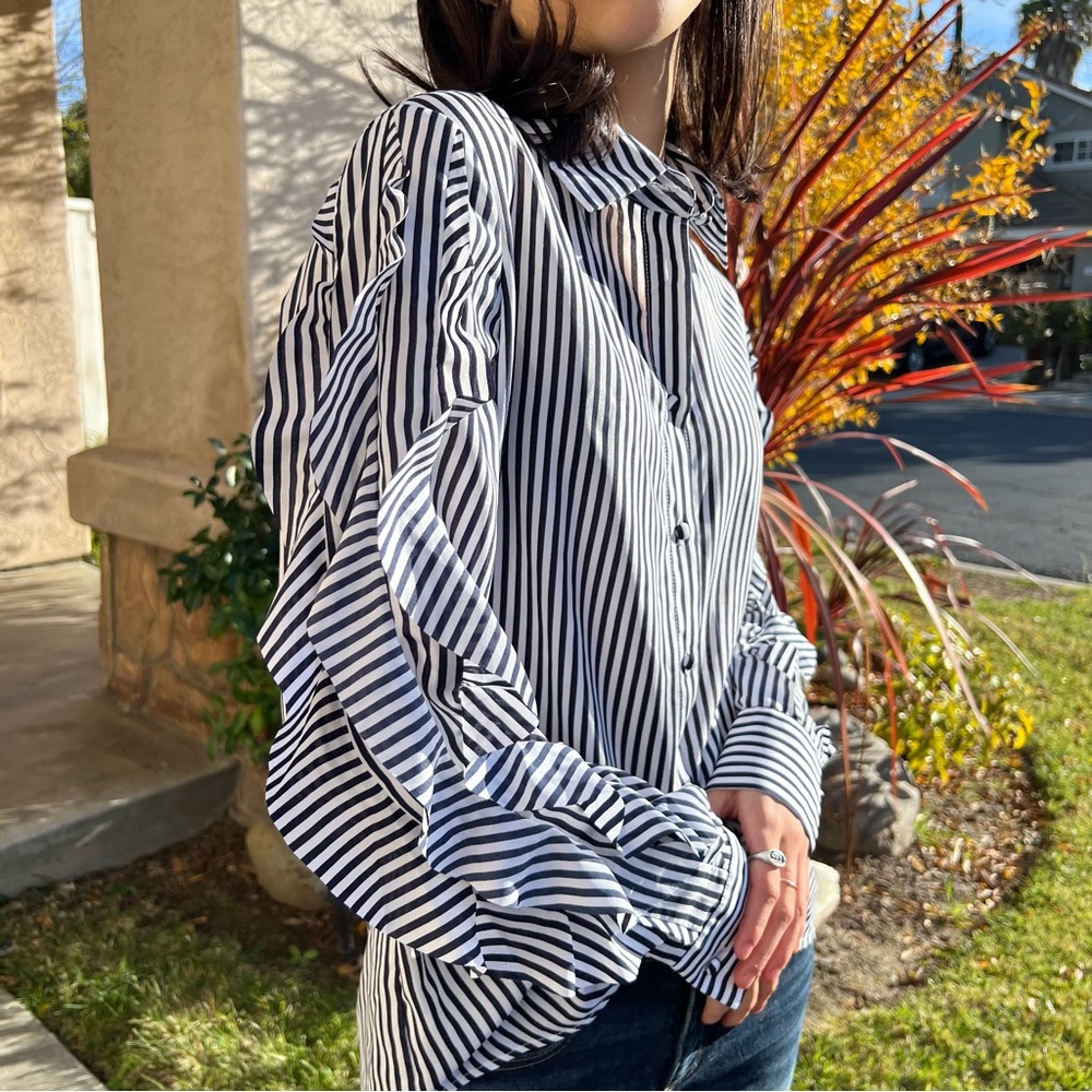 Banana Republic Dillon Stripe Ruffle Sleeve Blouse size XS - Picture 6 of 8